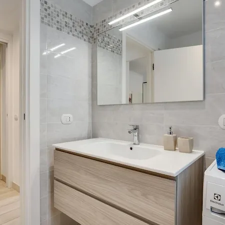 Guesthost - Dream Appartement Cernobbio