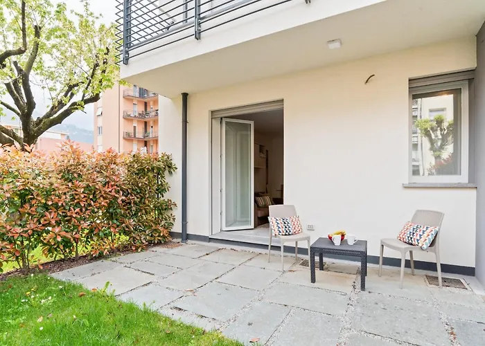 Guesthost - Dream Lägenhet Cernobbio